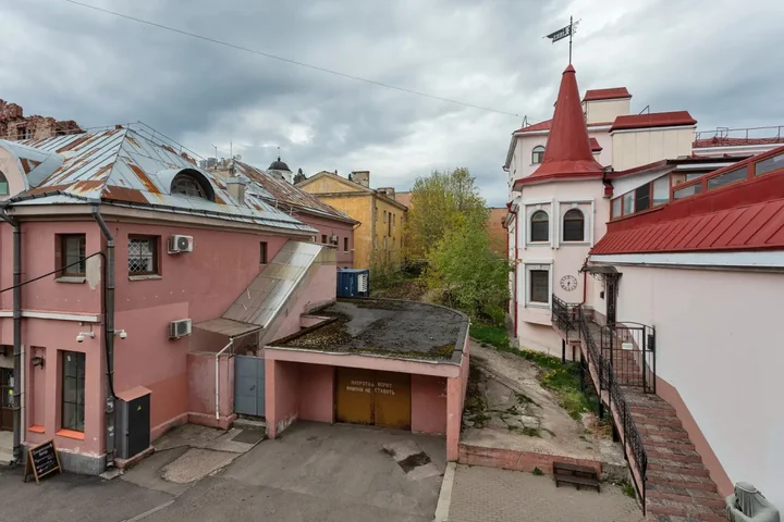 Выборг: Апартаменты J&N Apartments с камином и летней террасой в самом центре исторического Выборга Краснофлотская 1
