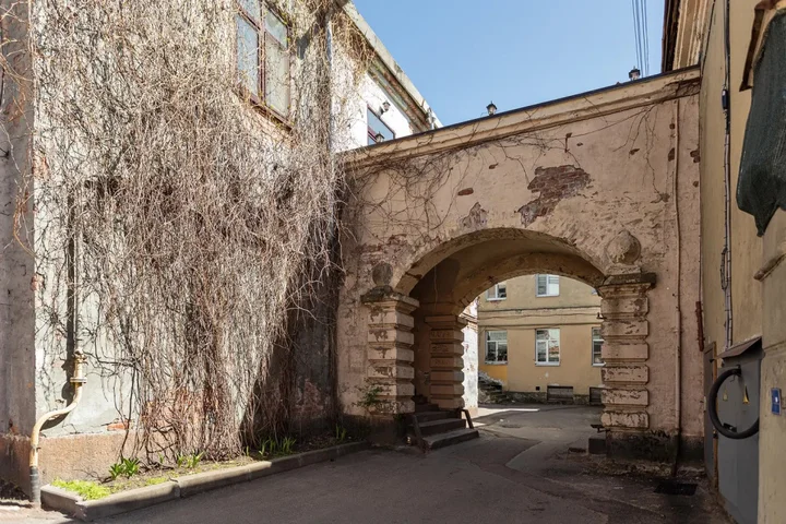 Выборг: Апартаменты J&N Apartments с камином и летней террасой в самом центре исторического Выборга Краснофлотская 1