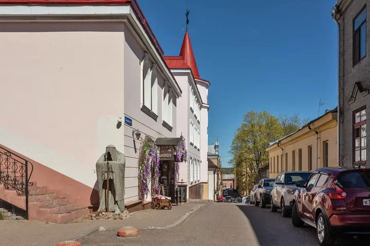 Выборг: Апартаменты J&N Apartments с камином и летней террасой в самом центре исторического Выборга Краснофлотская 1