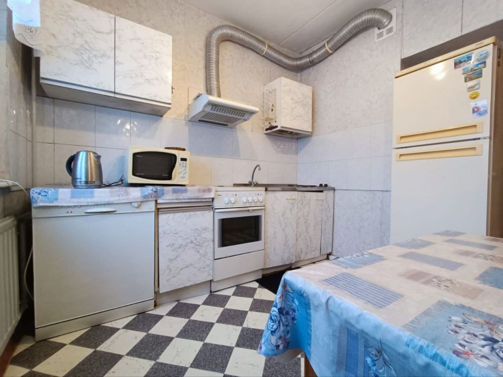 Колпино: Квартира 3 Отдельные Спальни и Кухня