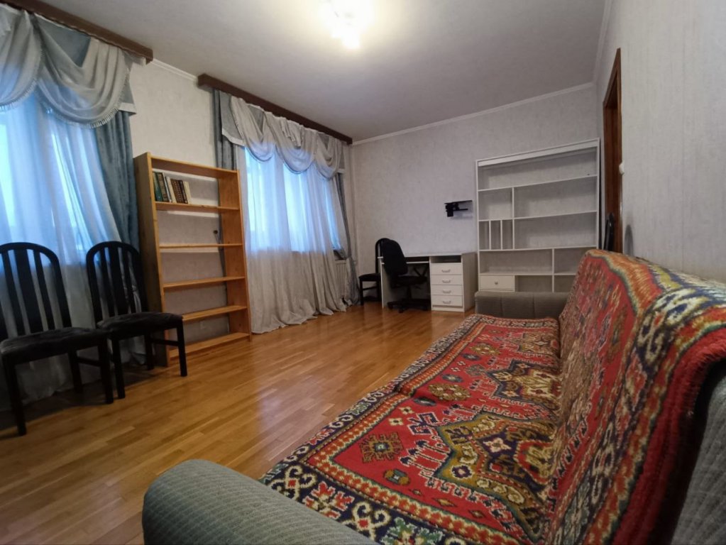 Колпино: Квартира 3 Отдельные Спальни и Кухня