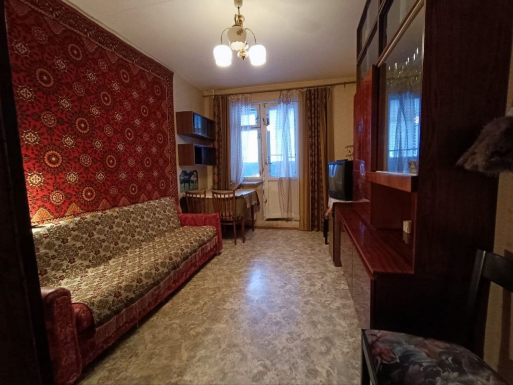 Колпино: Квартира 3 Отдельные Спальни и Кухня
