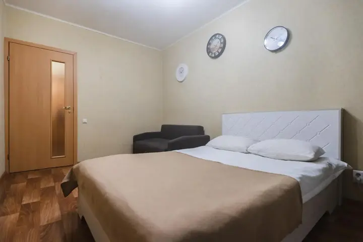 Красноярск: Суточно на улице Батурина