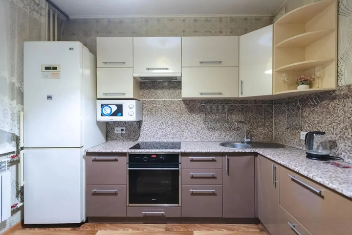 Красноярск: Суточно на улице Батурина