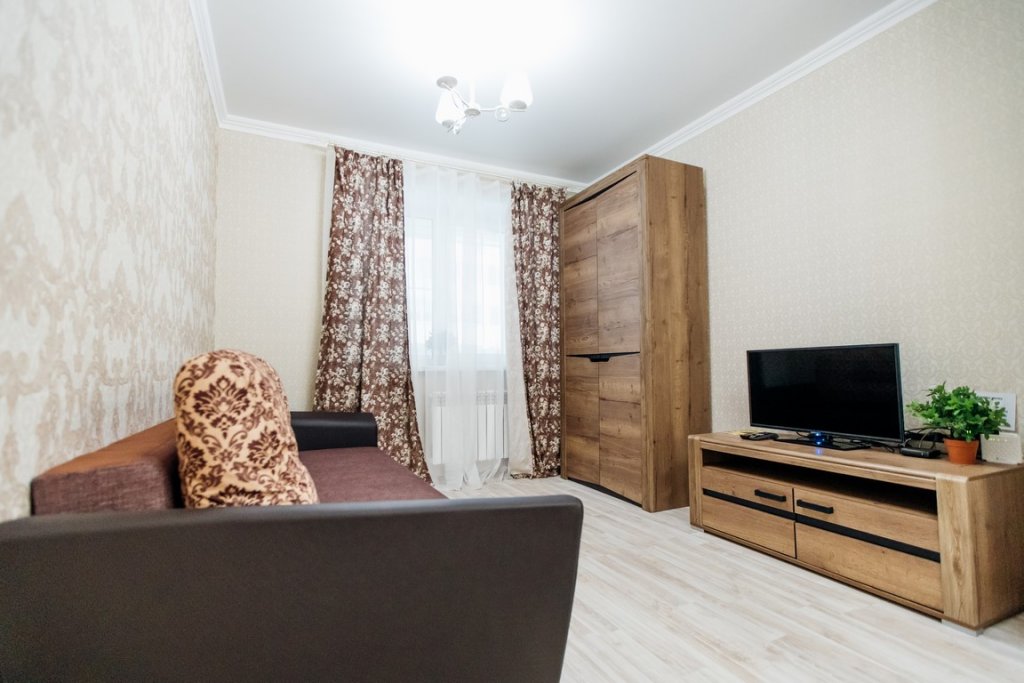 Калуга: Квартира Апартаменты на Пухова 31 2 этаж