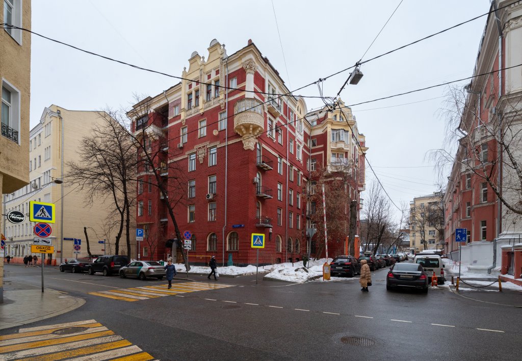Москва: Квартира В Доме Поэтов на Патриарших Прудах