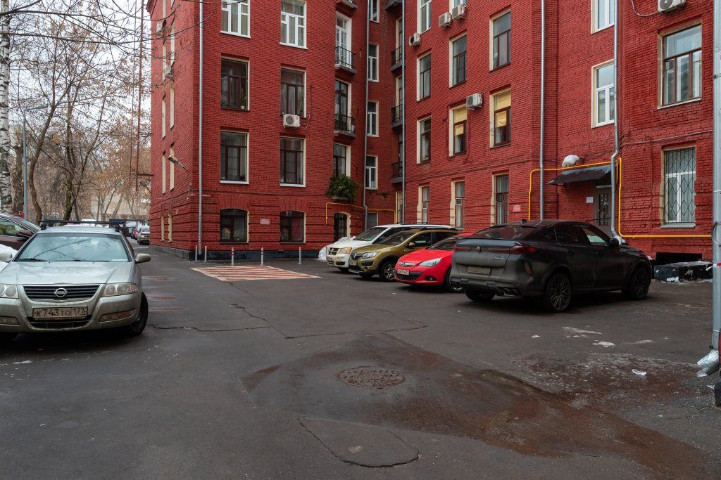 Москва: Квартира В Доме Поэтов на Патриарших Прудах