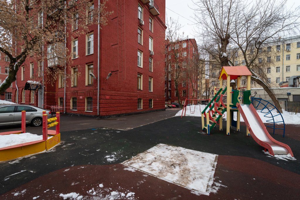 Москва: Квартира В Доме Поэтов на Патриарших Прудах