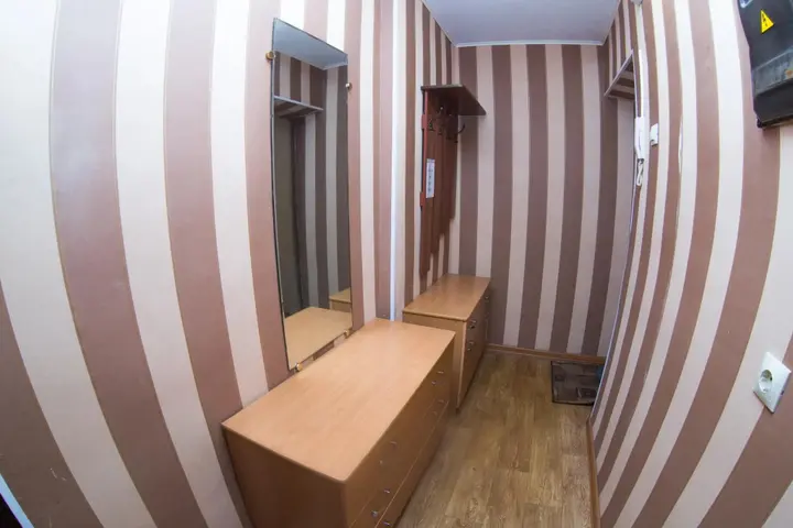 Владимир: По суткам 33 на улице Горького 77