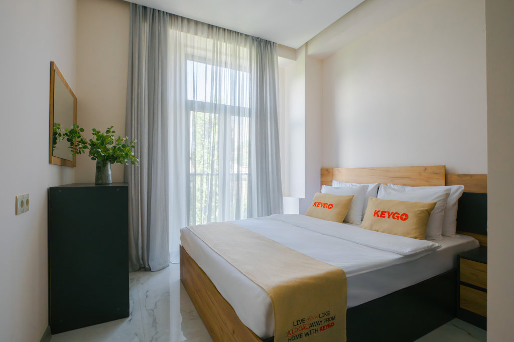 Ереван: Апартаменты 1BR Sunlit/Center/FrenchBalcony/Self checkin/Keygo 50