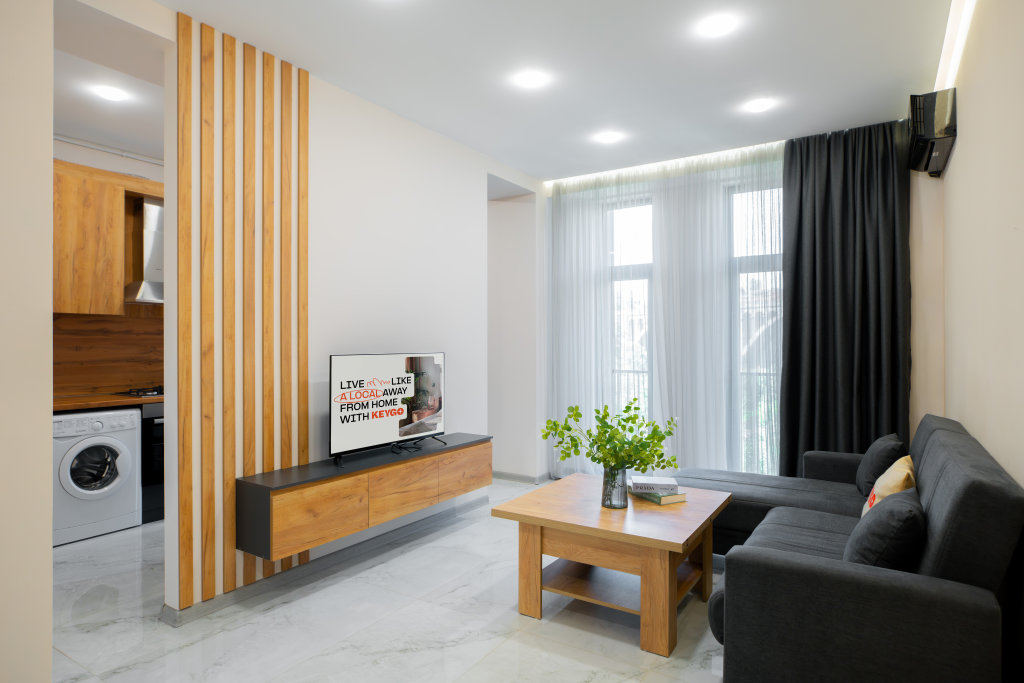 Ереван: Апартаменты 1BR Sunlit/Center/FrenchBalcony/Self checkin/Keygo 50