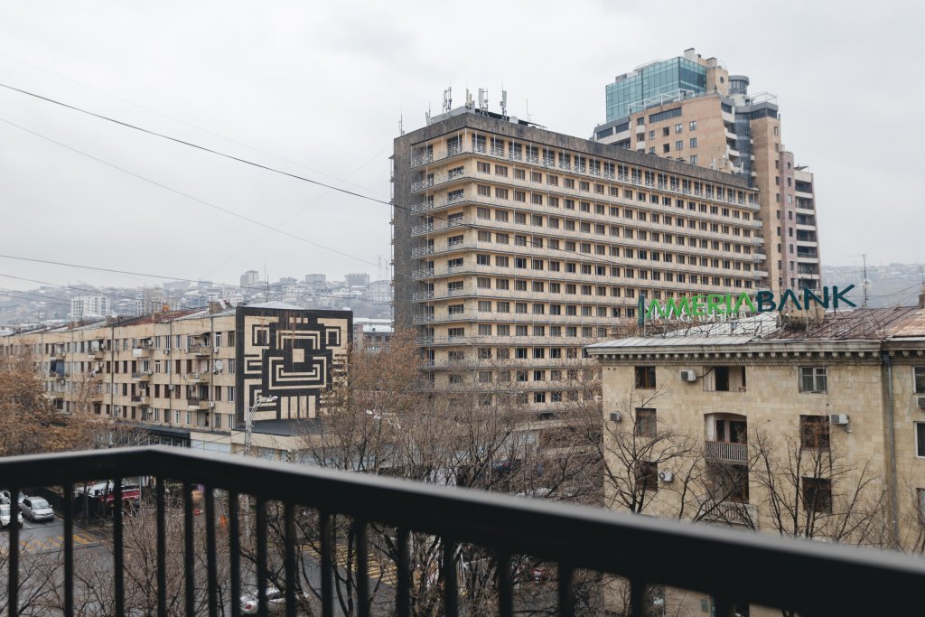 Ереван: Апартаменты 1BR: Urban Oasis/Balcony/Easy Check-In/Keygo 53