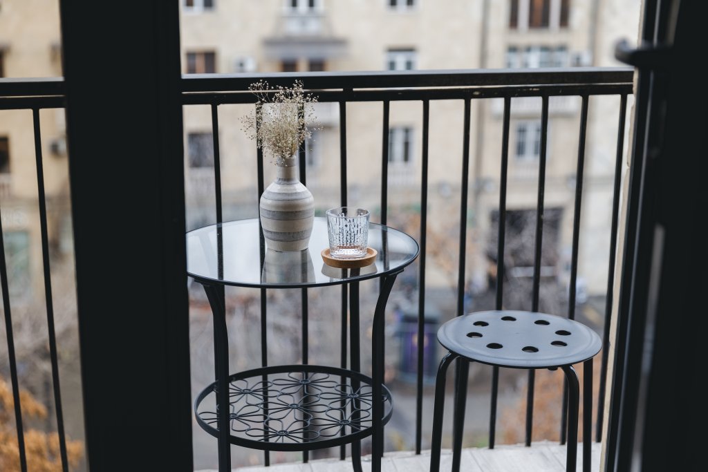 Апартаменты 1BR: Urban Oasis/Balcony/Easy Check-In/Keygo 53 — фото 3