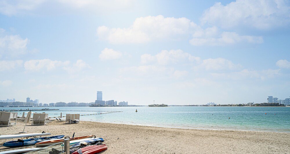 Дубай: Lavish 2BR Suite with Full Sea View