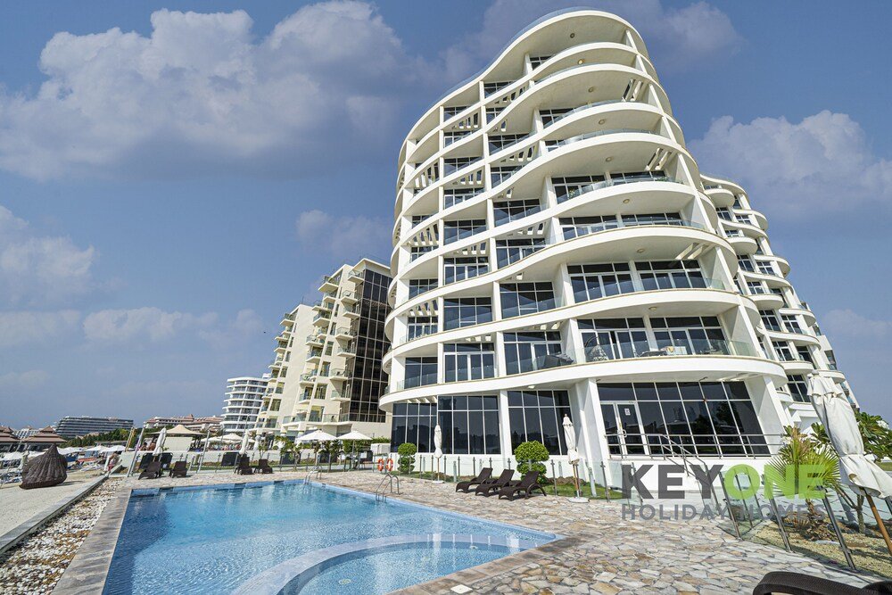 Дубай: Lavish 2BR Suite with Full Sea View