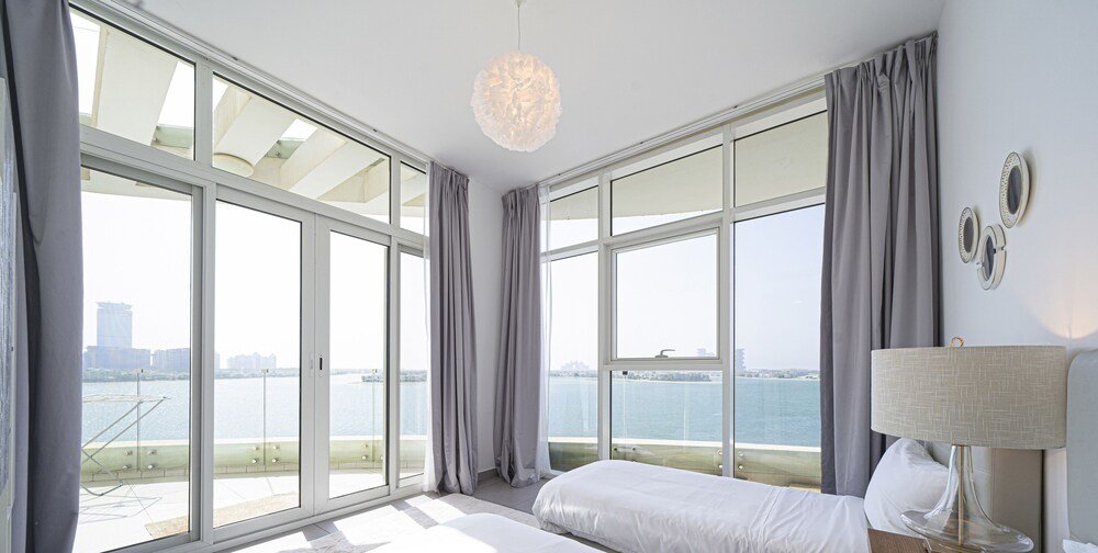 Дубай: Lavish 2BR Suite with Full Sea View