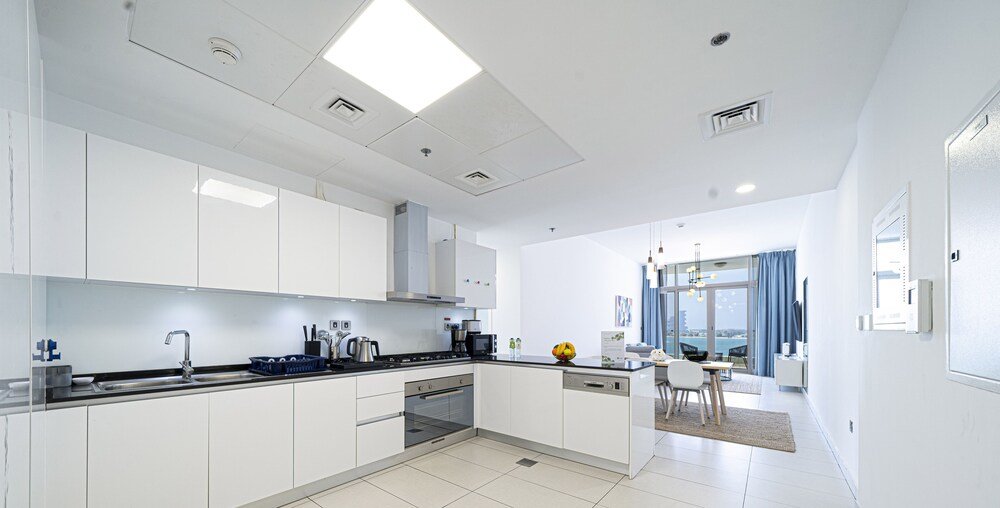 Дубай: Lavish 2BR Suite with Full Sea View