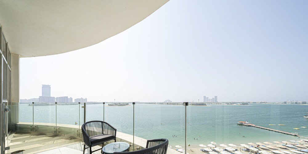 Дубай: Lavish 2BR Suite with Full Sea View