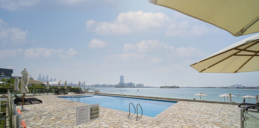 Дубай: Lavish 2BR Suite with Full Sea View
