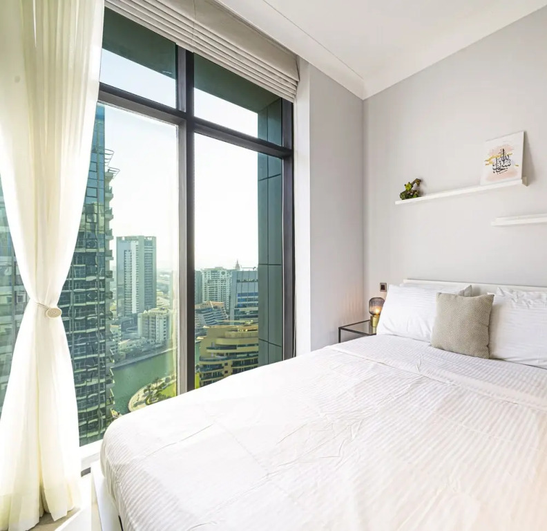 Дубай: Spectacular 3BR Suite with Marina View