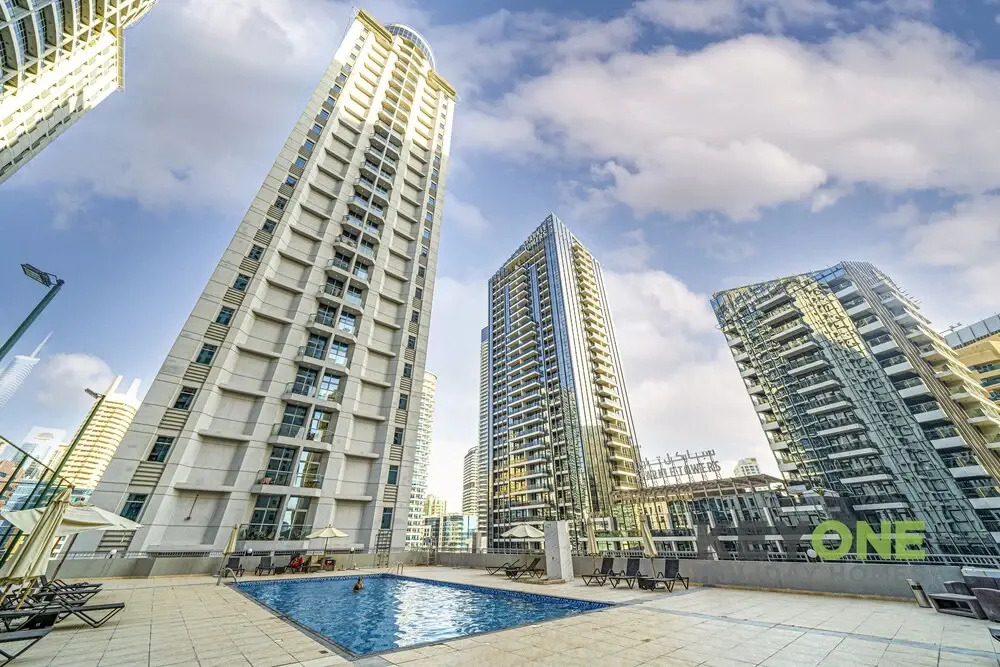 Дубай: Spectacular 3BR Suite with Marina View