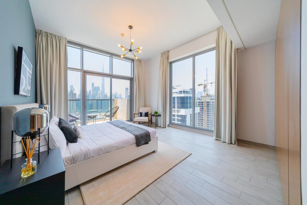 Дубай: DXB - The Atria Residences - 2007 - DT