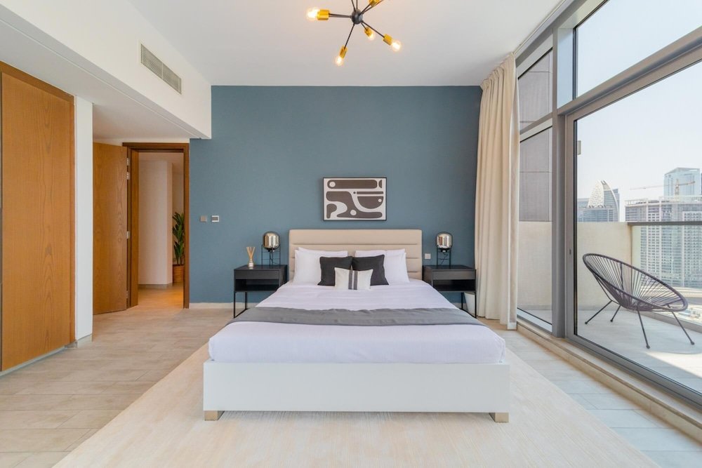 Дубай: DXB - The Atria Residences - 2007 - DT