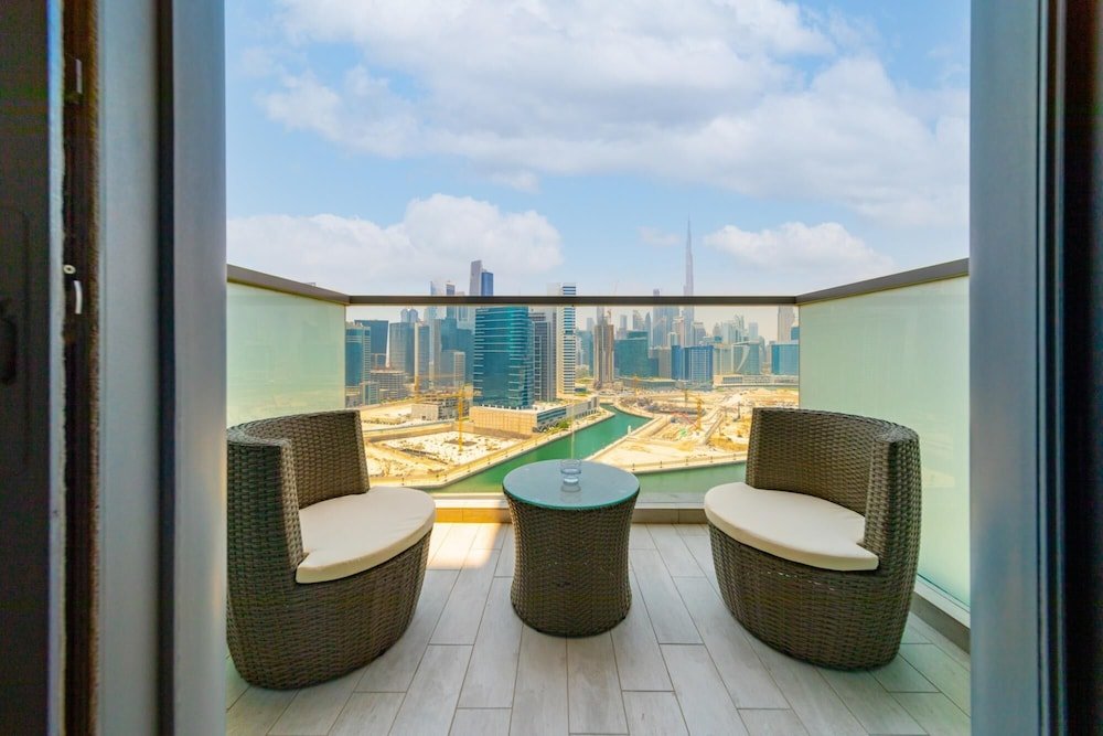 Дубай: DXB - The Atria Residences - 2007 - DT