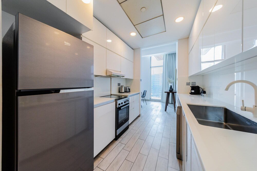 Дубай: DXB - The Atria Residences - 2007 - DT
