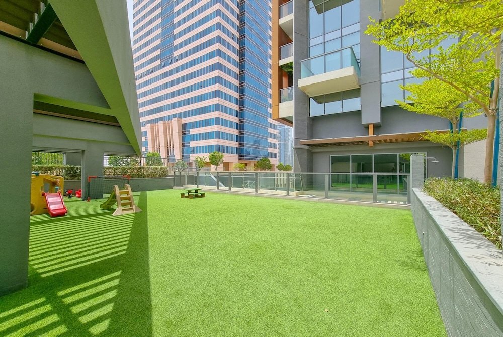 Дубай: DXB - The Atria Residences - 2007 - DT