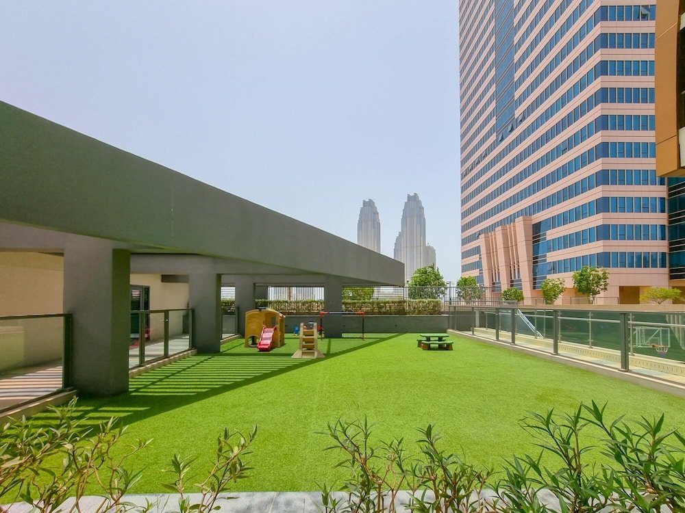 Дубай: DXB - The Atria Residences - 2007 - DT