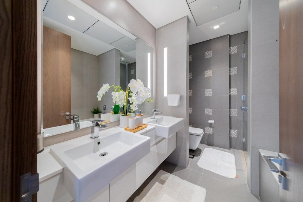 Дубай: DXB - The Atria Residences - 2007 - DT