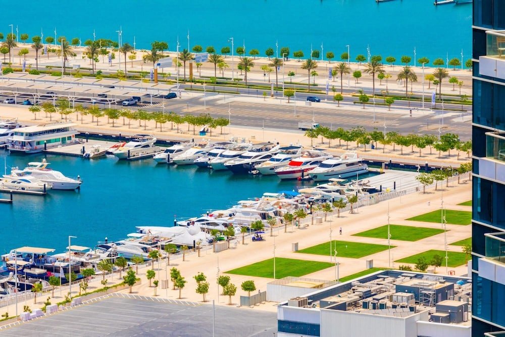 Дубай: DXB - Royal Oceanic - 2702 - DM