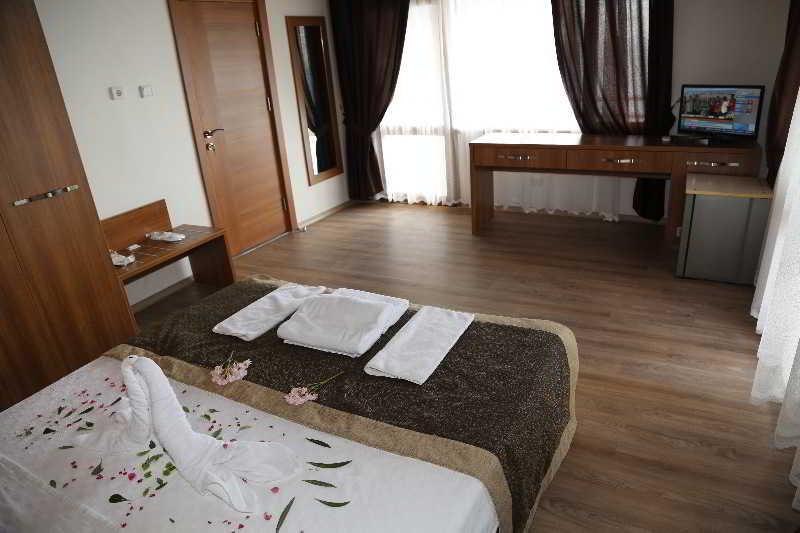 Бююкчекмедже: Diamond City Hotels & Resorts