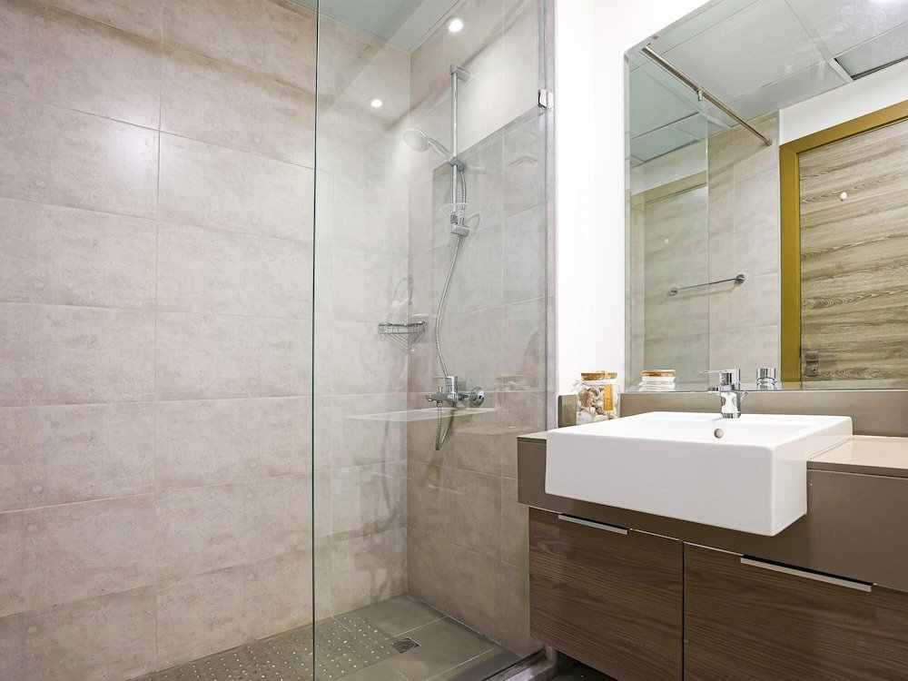 Дубай: Elite LUX Holiday Homes - Bloom Studio Luxury Meets Leisure in JVC Dubai