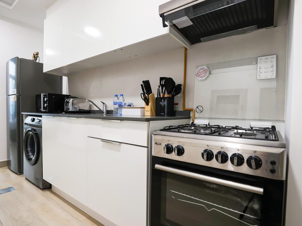 Дубай: Elite LUX Holiday Homes - Bloom Studio Luxury Meets Leisure in JVC Dubai