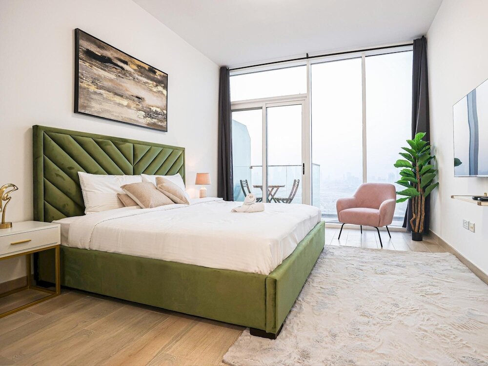 Дубай: Elite LUX Holiday Homes - Bloom Studio Luxury Meets Leisure in JVC Dubai