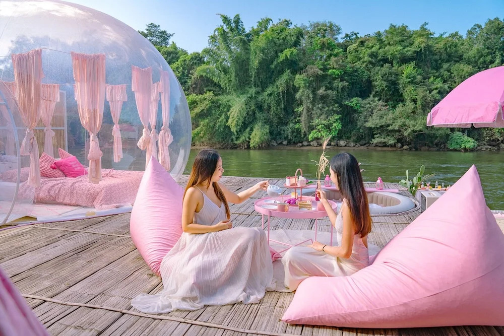Сай Йок: The Three Bubble Houses