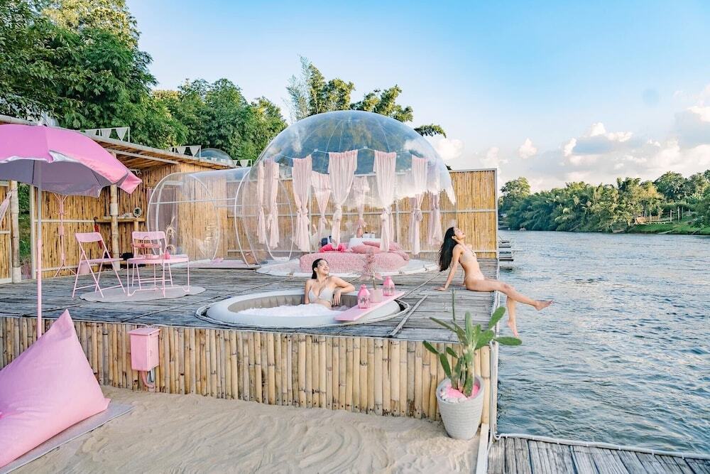 Сай Йок: The Three Bubble Houses