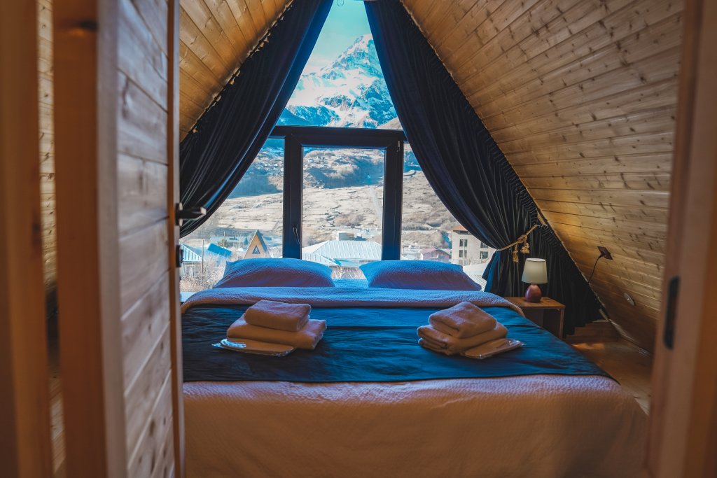 Степанцминда: Гостевой Дом RestArt Cottages in Kazbegi