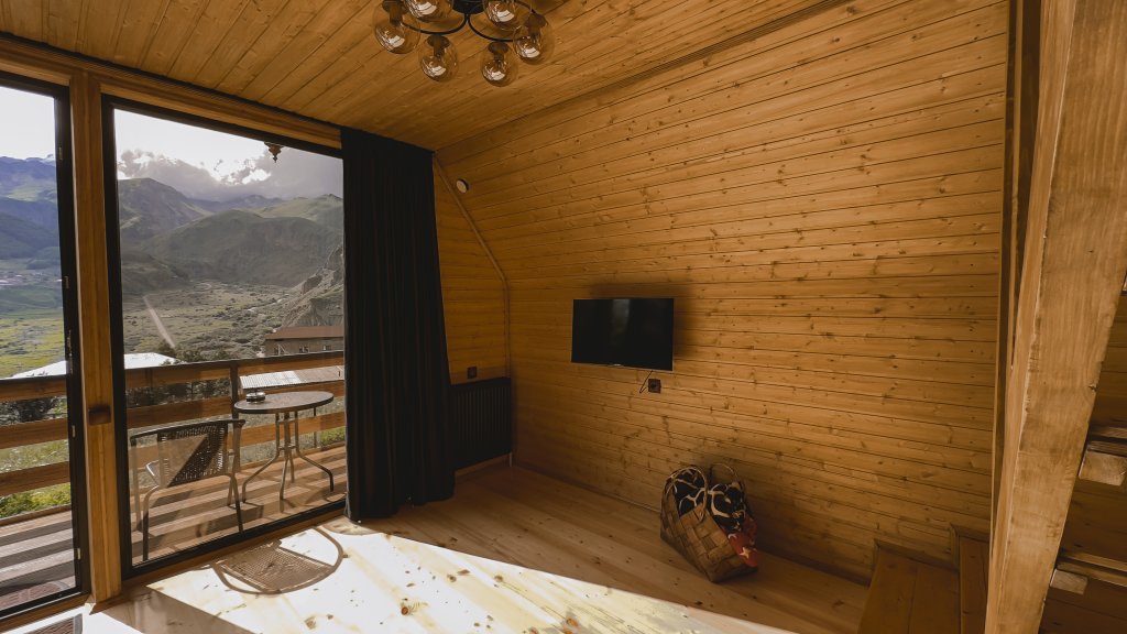 Степанцминда: Гостевой Дом RestArt Cottages in Kazbegi