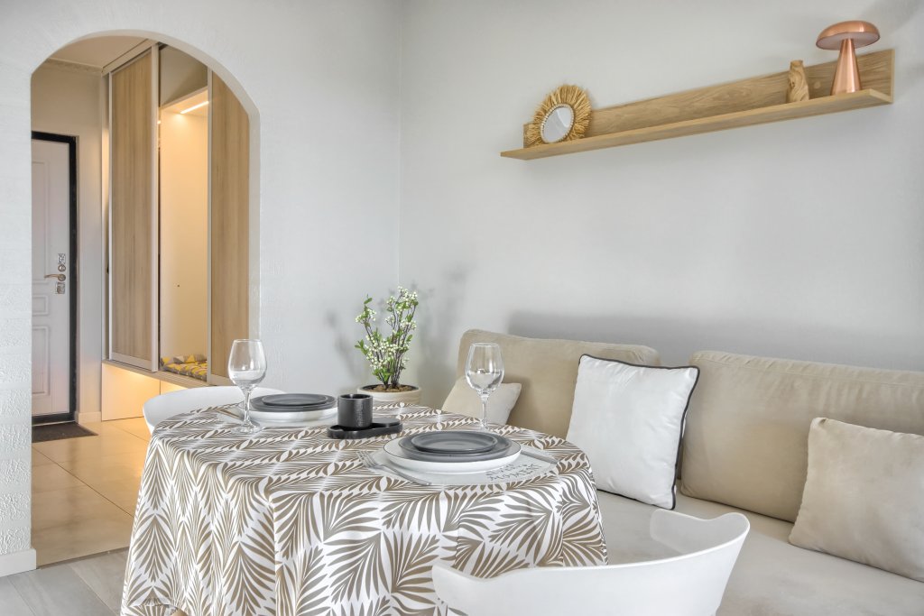 Санкт-Петербург: Апартаменты MyhomeYourhome на Большеохтинском пр-те 15к2