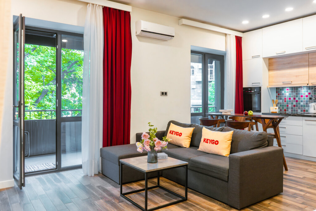 Ереван: Апартаменты Gleaming Studio, Saryan Street, City View by Keygo 69