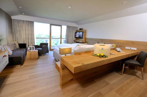 Дубай: HighlandHoward Johnson Bur Dubai