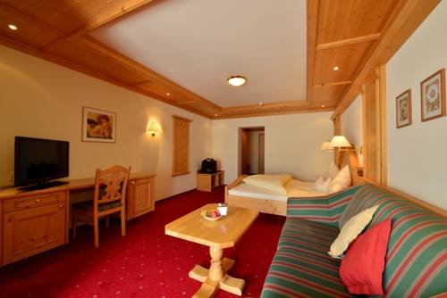 Дубай: HighlandHoward Johnson Bur Dubai