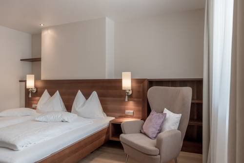 Дубай: HighlandHoward Johnson Bur Dubai