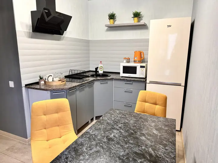 Саратов: Апартаменты на Блинова 35
