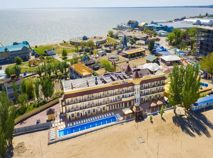 Ейск: Отель Волна