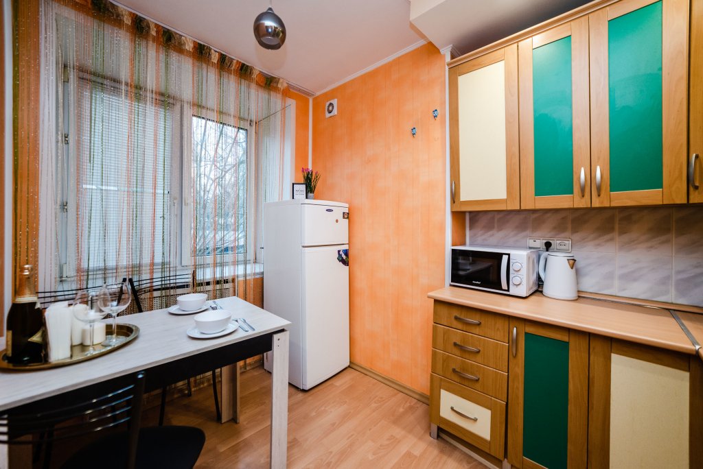 Москва: Апартаменты Верхняя 3к2 (2ком)