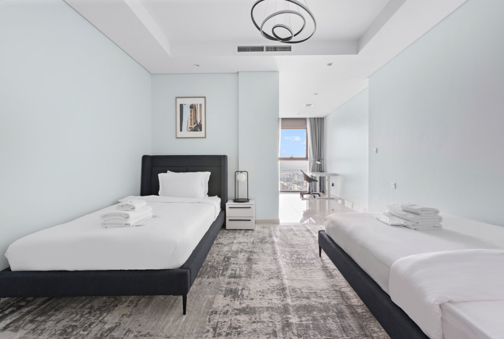 Дубай: Апартаменты Stonetree Paramount Tower